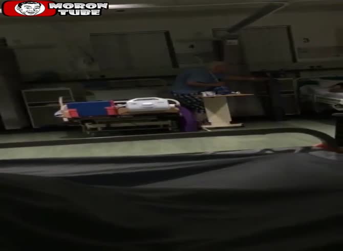 Video :Senile grandmother hits a roommate neighbor in the hospital